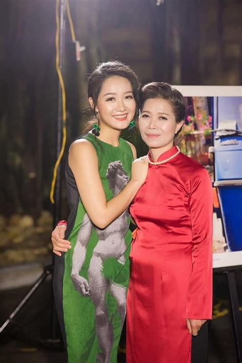 Kính chúc cha không chỉ là trong ngày của cha mà tất cả 365 ngày đều vui vẻ, hạnh phúc! Tăng Thanh Hà khoe quà từ con, sao Việt kể kỷ niệm nhân ...