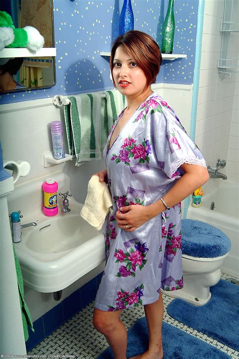 Amateur Redhead Daphne Displaying Big Wet Breasts In Bathtub Porn