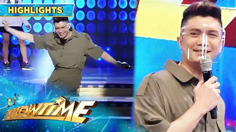 Vhong Does The ‘drop Low Challenge Its Showtime Youtube