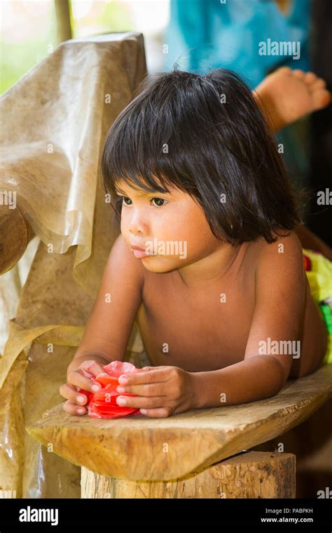 Pueblo Embera Panamá 9 De Enero De 2012 No Identificados Los Niños
