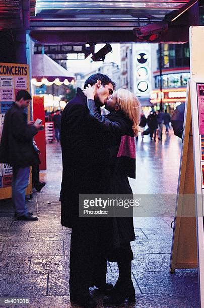 Couples Kissing Shower Stock Fotos Und Bilder Getty Images