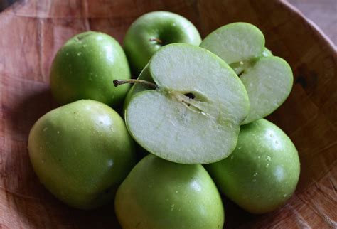 The Pros and Cons of Eating Organic Foods - DrPlanta