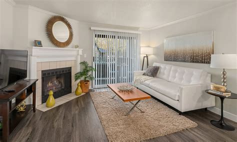 Pet Friendly Apartments in Bellevue, WA | Overlook at Lakemont