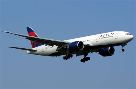 Boeing 777 200 Delta Airlines Photos And Description Of The Plane
