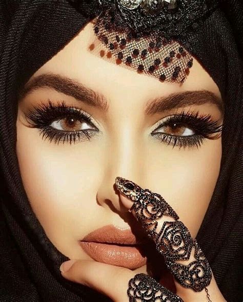 Pin By D On Internet Celeb Arabic Eye Makeup Eye Makeup Arabic Eyes