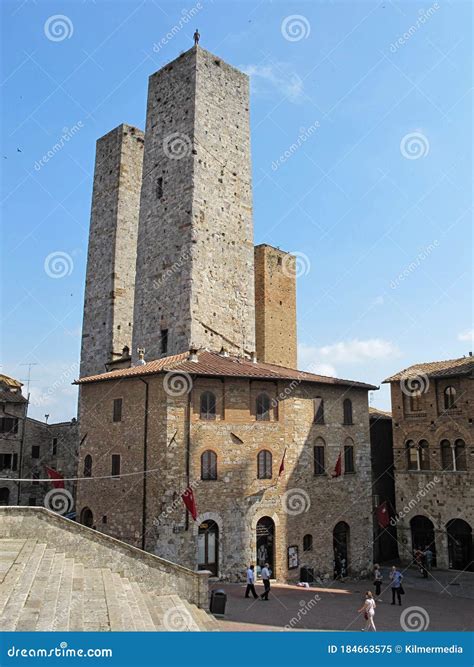 the torri salvucci palazzo del podesta and torre grossa piazza del duomo san gimignano