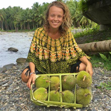 Ем одни фрукты похудела