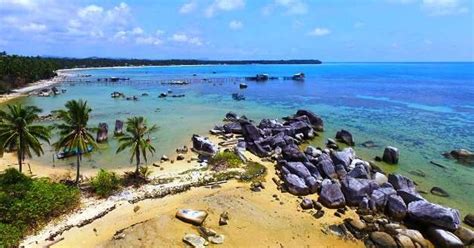Pada maret 2016, konflik antara pemerintah indonesia dengan china terjadi lantaran ada kapal ikan ilegal asal china yang masuk ke perairan natuna. The Beauty Of The Island Of Natuna - Indonesia Journey