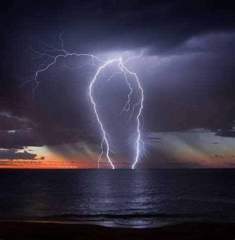 Unset Storm Over The Ocean 🌩 Lightning Storm