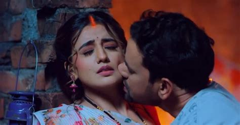 Akshara Singh Sexy Video Bhojpuri Actress Nirahuas Song ‘kamariya Maarta Lahariya Goes Viral