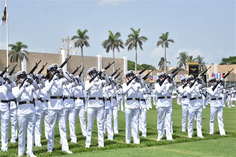 Se Gradúan 129 Guardiamarinas De La Heroica Escuela Naval Militar Para