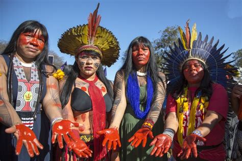 Marcha Das Mulheres Indígenas Reúne 6 Mil Do Brasil E Do Mundo
