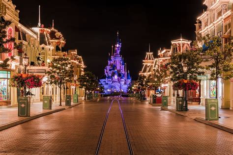 And fantasia gardens, the hotel is situated above the entrance turnstiles and ticket booths for disneyland park. Free Disney iPhone Wallpapers - Disney Tourist Blog