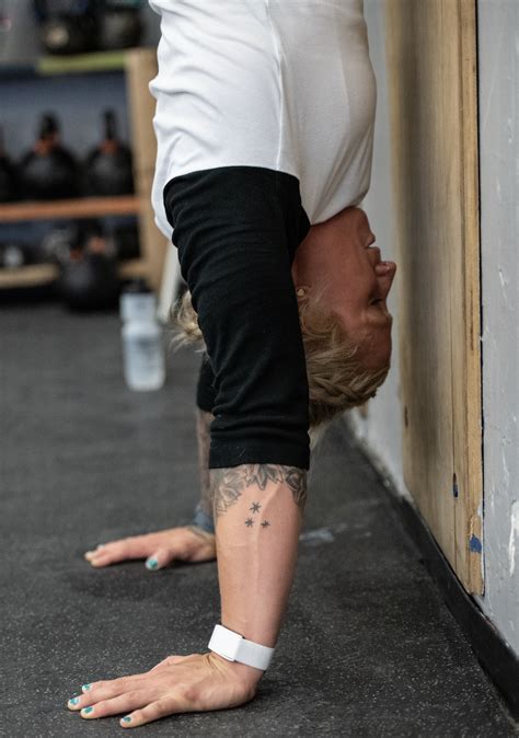 How To Do Handstand Push Ups Tips And Tricks For Beginners Invictus
