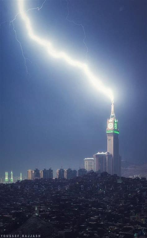 Photographers Snap Electrifying Photos Of Lightning Strikes In Mecca