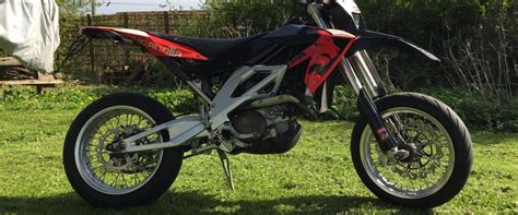 How about a small introduction of yourself to the readers of supermoto central? Aprilia sxv 550 - 2006 - modellen har jeg været forels...