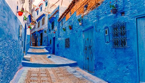 Des randonnées dans les montagnes de l'atlas? Conheçam Chefchaouen, a cidade azul do Marrocos
