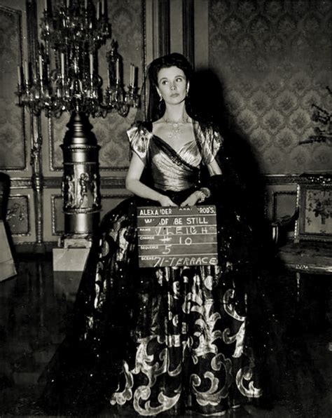 Vivien Leigh As Lady Hamilton Costumes By René Hubert 1941 Old Hollywood Movie Golden Age Of