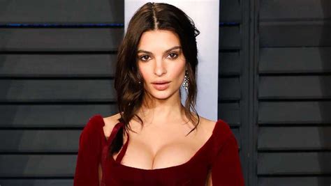 Emily ratajkowski is an american model and actress. Emily Ratajkowski - Emrata Height, Age, Who, Husband ...