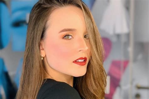 Larissa manoela taques elias santos (nacido el 28 de diciembre de 2000) es una actriz y cantante brasileña. Larissa Manoela sobre looks ousados: "Não quero chocar ...