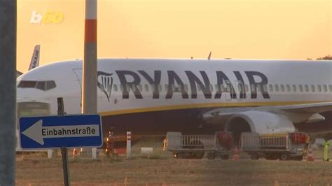 Ryanair Passengers Racist Tirade Against Black Woman Caught On Video