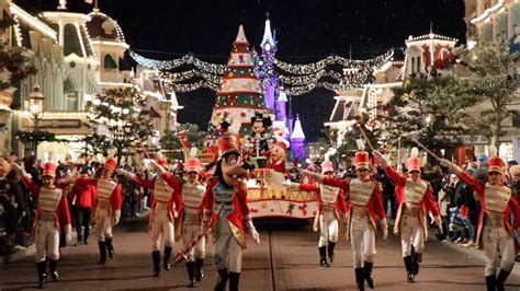 🎄disneys Christmas Parade By Night At Disneyland Paris Youtube