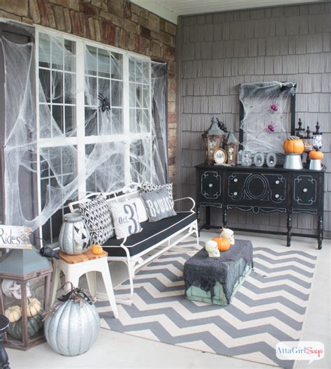Finally, this glitter pumpkin topiary by 'diamond in the stuff' is the perfect halloween porch decoration for someone looking for a little glitz… 11 Killer Outdoor Halloween Decorating Ideas - Spooky ...