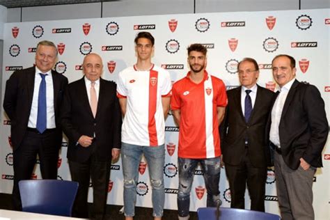 Cronaca delle partite, calciomercato e notizie sulla squadra. Monza, ecco la nuova maglia del club