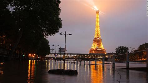 20000 Evacuated In Deadly Paris Floods