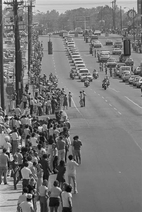 12 Photos That Show Just How Much Memphis (and the World) Mourned When