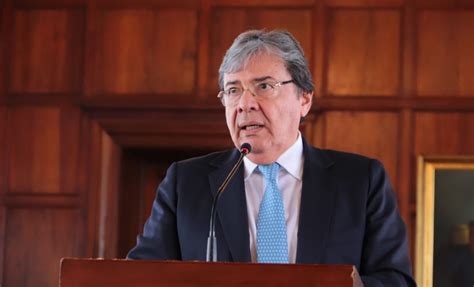 Hay muchas preguntas y pocas respuestas: Holmes Trujillo ingresó a una unidad de cuidados intensivos por el coronavirus - LaPatilla.com