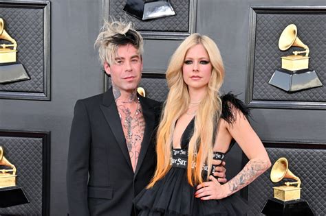 Avril Lavigne Is Engaged To Mod Sun
