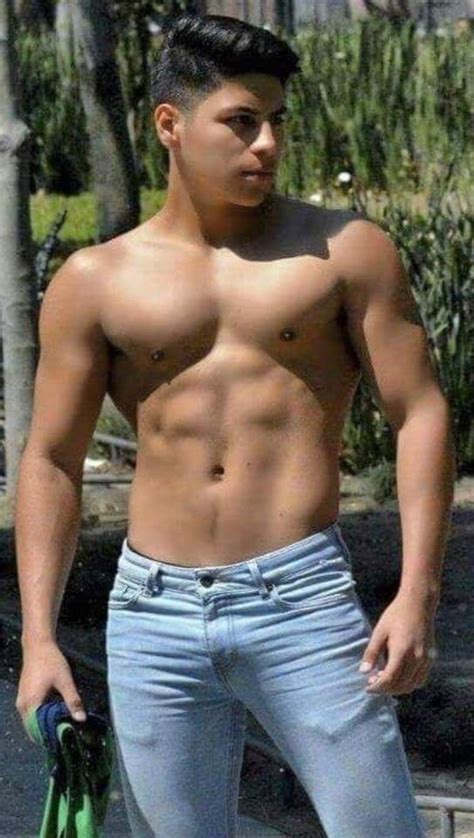 Latin Muscle In Tight Jeans Jungs Unterhose Jeans