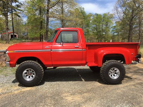 1977 Ford F 150 6” Lift Running 36” Super Swampers Ford Daily Trucks