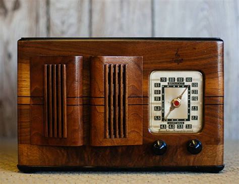 1941 Emerson Wood Cabinet Radio Etsy Retro Radios Vintage Radio