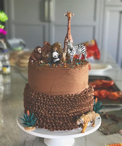 Zoo Theme Zoo Animal Cake Birthday Cake With Images Boy Birthday
