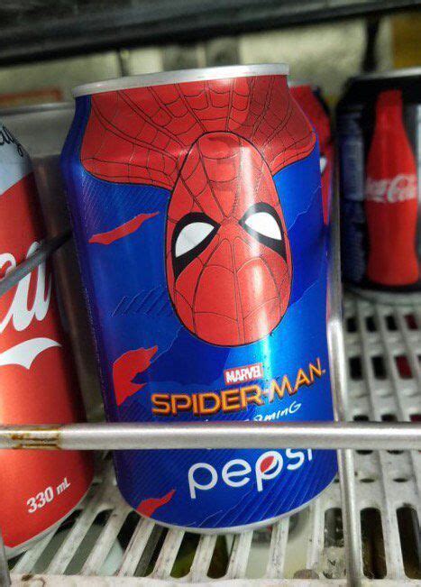 Pepsi se alía con Spider Man Homecoming Vistazo a un genial tótem de la película Cómics Amino