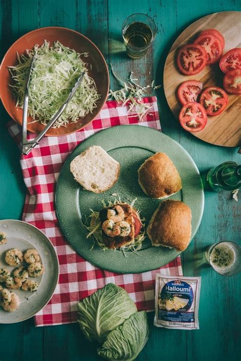If you end up with fillets with the skins still on, it's no problem. Fried Halloumi CheeseBurger | Recette | Bien manger, Manger