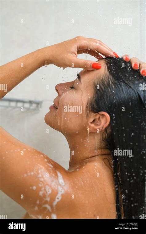 Woman Showering Home Hi Res Stock Photography And Images Alamy