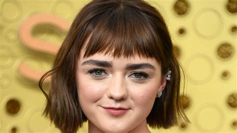 Maisie Williams Looks Like A Different Person With Bleached Blonde Hair