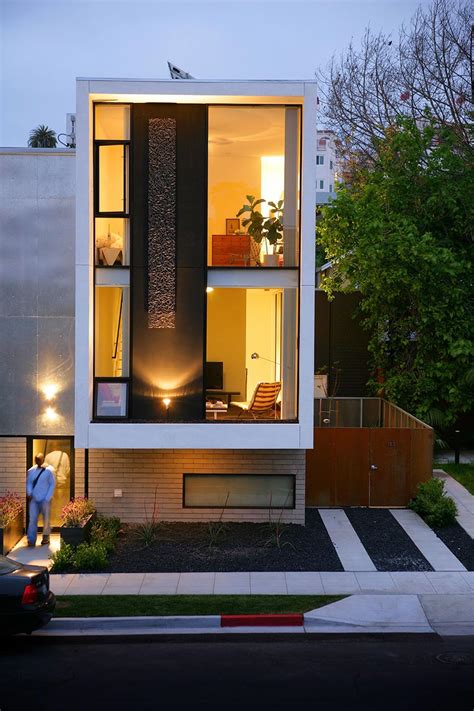 La arquitectura está en continua evolución. Fachada de casas pequenas e modernas - 25 lindas ideias