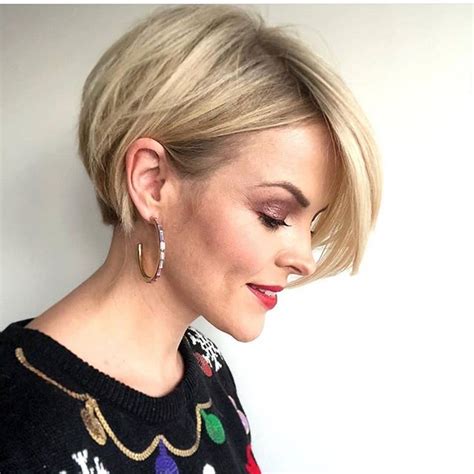 Feines haar gewinnt deutlich an volumen, aber gerade bei blonden strähnen wird das haar sehr beansprucht. 63 Beste Frisuren Frauen Mittellang in 2020 | Bob frisur ...