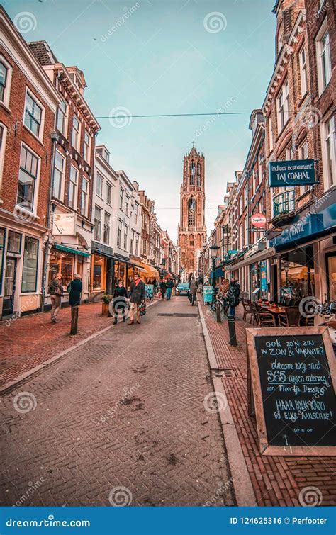 Oude Stadsstraten Mooie Oude Stad In Amsterdam Nederland Redactionele