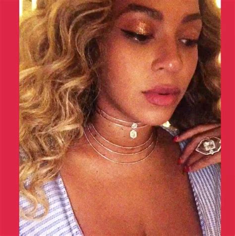 Beyonce Shows Off Her Very Busty Figure As She And Jay Z Enjoy Date