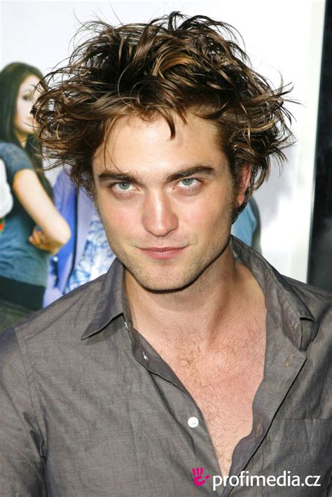 Quite often, big hair changes can be extremely jarring. Robert Pattinson - - hairstyle - easyHairStyler
