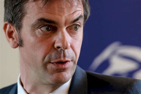Olivier véran, ministre des solidarités et de la santé. Olivier Véran s'exprime à propos de la situation du COVID ...