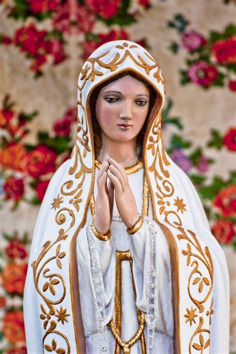 ¡oh santísima virgen maría, salud de los enfermos y consoladora de los afligidos!, que movida por el ruego de los pastorcitos, obraste ya curaciones en vuestras apariciones en fátima, y habéis convertido este lugar, santificado por vuestra presencia, en oficina de vuestras misericordias maternales en favor de todos los afligidos. Parroquia Bajadilla (Algeciras): VISITA DE LA VIRGEN DE ...