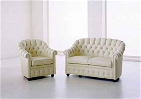 Knopparp è un piccolo divano ideale per chi ha poco spazio. Divani e poltrone moderni o classici in tessuto o pelle ...