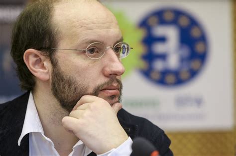 Na última semana, rui tavares (rt) dedicou dois dos seus textos no público ao ministro das finanças alemão, a quem apelidou de sr. Tavares: Discussing rule of law in Poland separately from ...