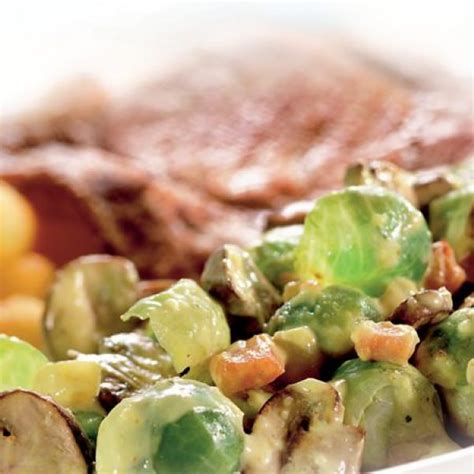 Spruitjes met kastanjechampignons en spekjes recept